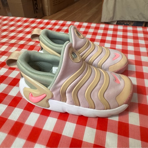 Nike Dynamo Go Low " Pink Foam Sesame" toddlers size 9C - Picture 11 of 12